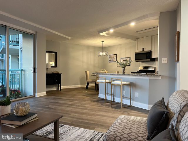 $570,000 | 501 Slaters Lane, Unit 1111, Alexandria, VA 22314