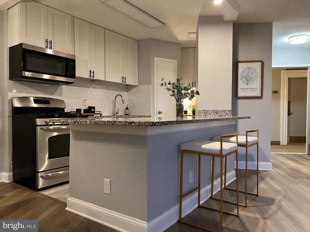 $570,000 | 501 Slaters Lane, Unit 1111, Alexandria, VA 22314