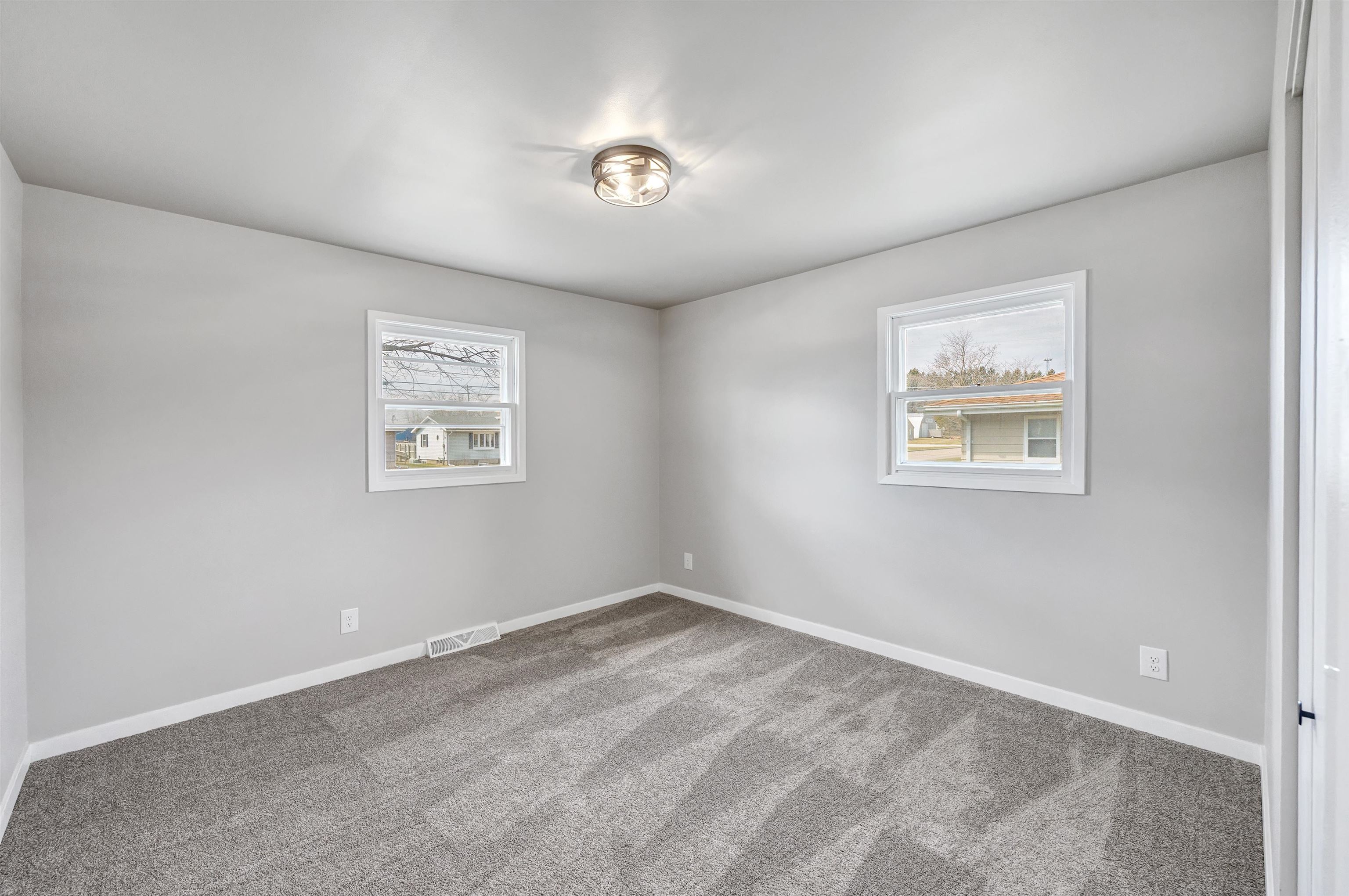 4018 Custer Street Manitowoc, WI 54220 - Photo 13 of 26