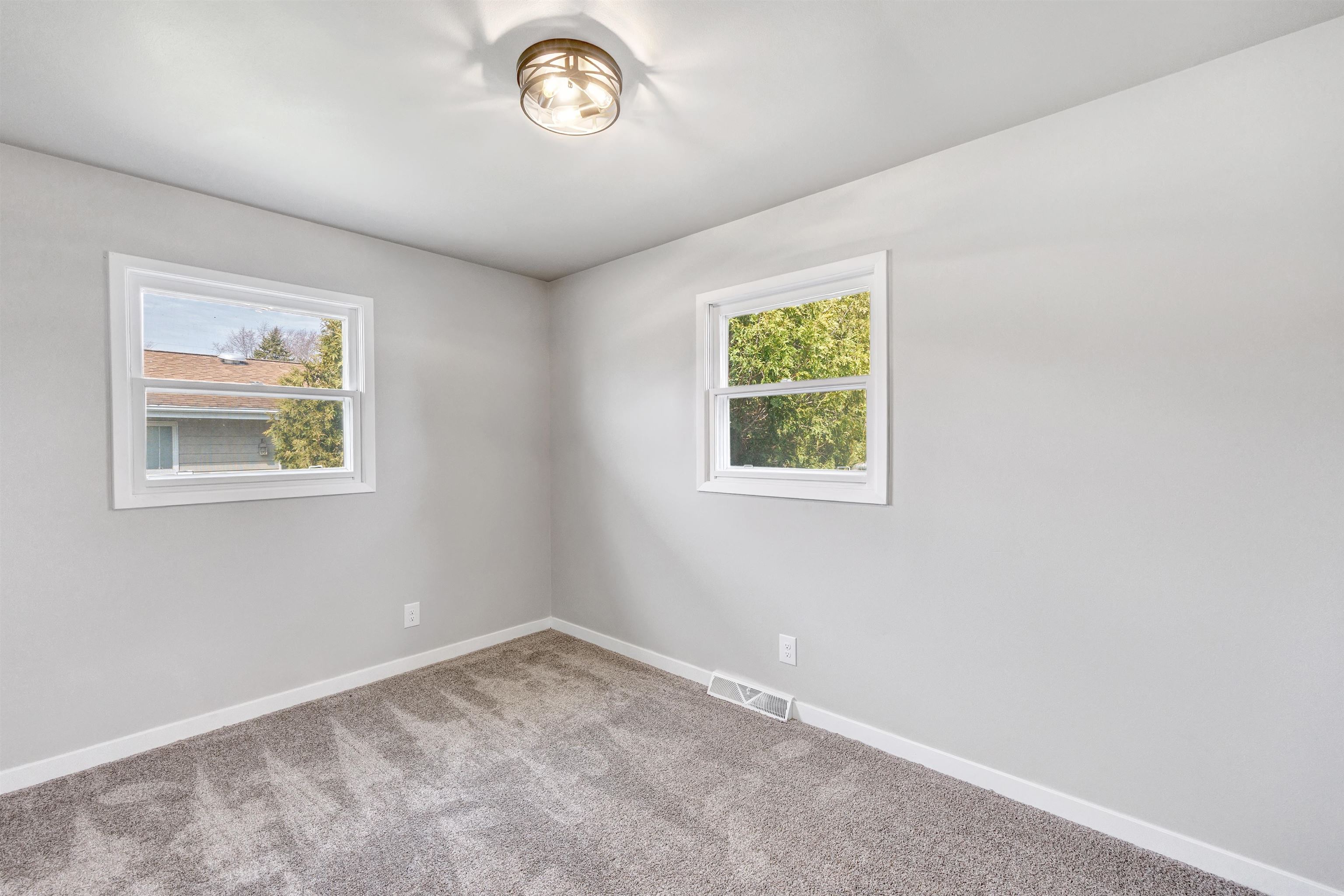 4018 Custer Street Manitowoc, WI 54220 - Photo 16 of 26