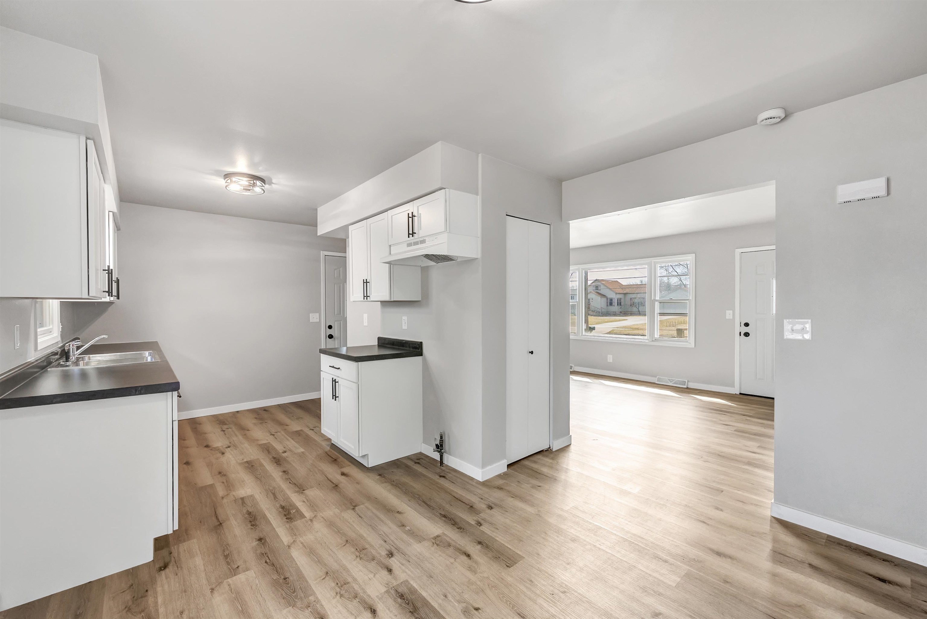 4018 Custer Street Manitowoc, WI 54220 - Photo 8 of 26