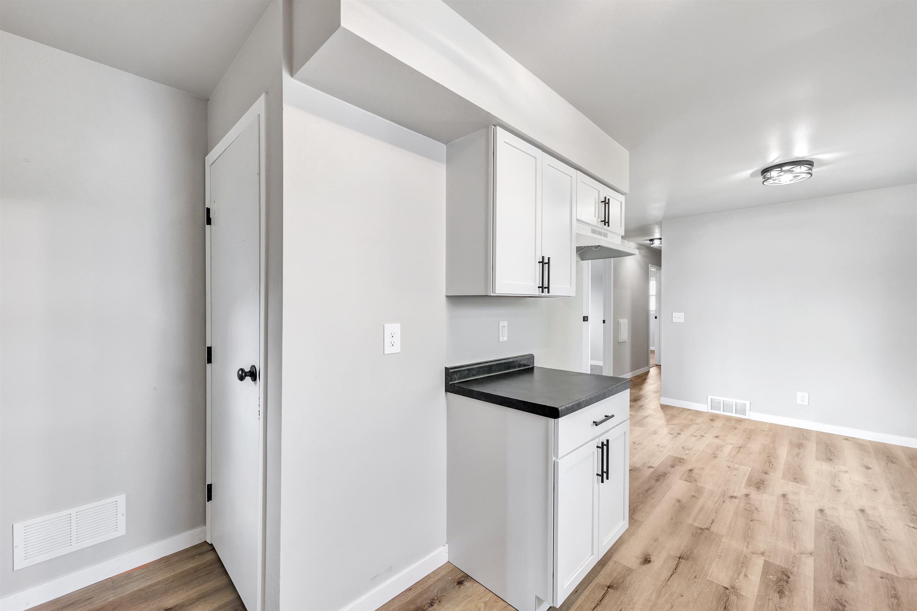 4018 Custer Street Manitowoc, WI 54220 - Photo 9 of 26