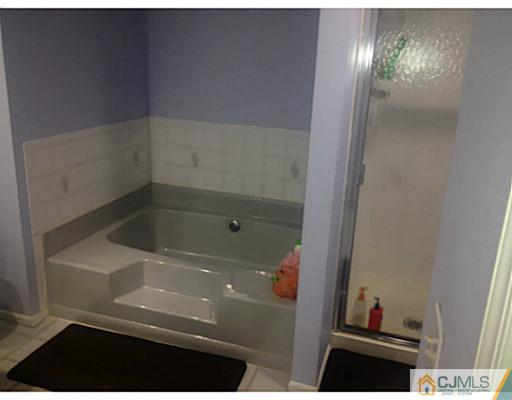 179 Salem Road North Brunswick, NJ 08902 - Photo 15 of 23 a close view of a bathtub in bathroom