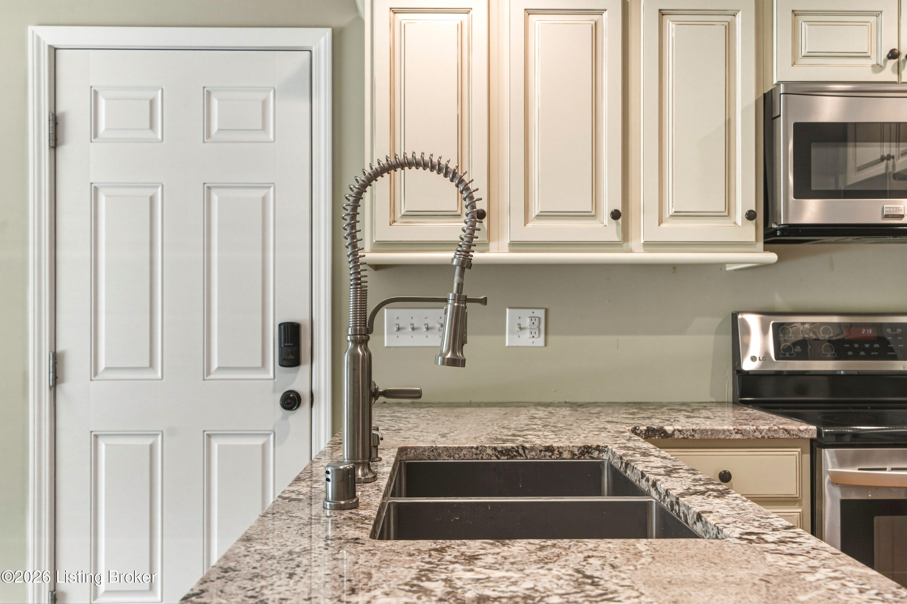 10418 Long Home Road Louisville, KY 40291 - Photo 13 of 48 Kitchen