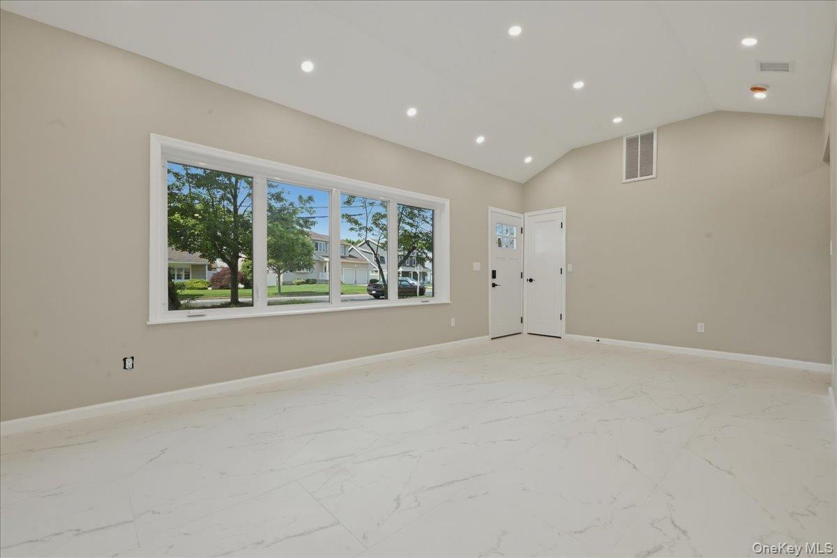 7 Surrey Road Massapequa, NY 11758 - Photo 6 of 31