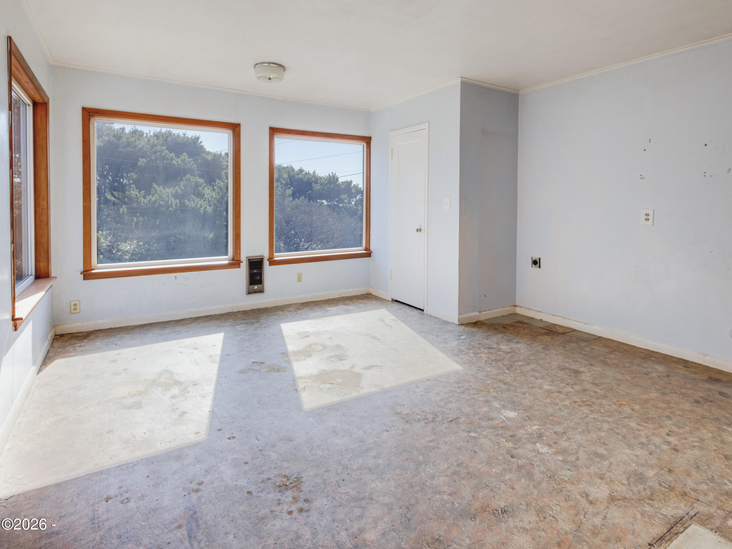1208 Southwest Division Street Waldport, OR 97394 - Photo 10 of 45 Family Room