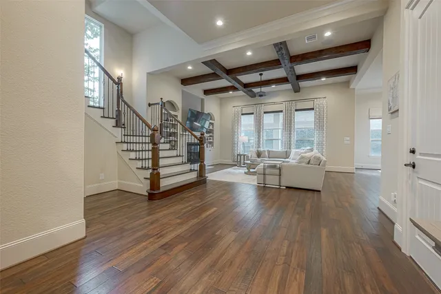 a view of a livingroom with furniture and a ceiling fan
