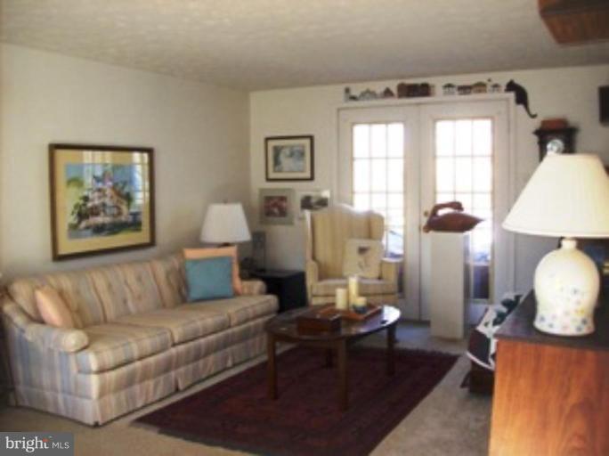 9400 Perglen Road Nottingham, MD 21236 - Photo 11 of 28 Living Room
