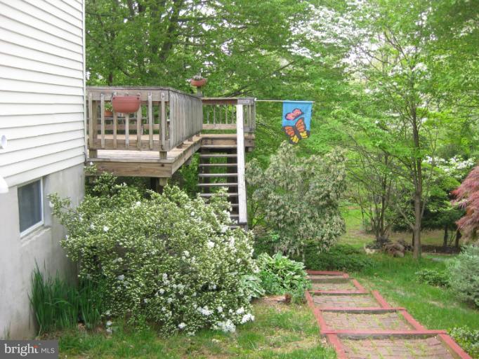 9400 Perglen Road Nottingham, MD 21236 - Photo 17 of 28 Side yard view