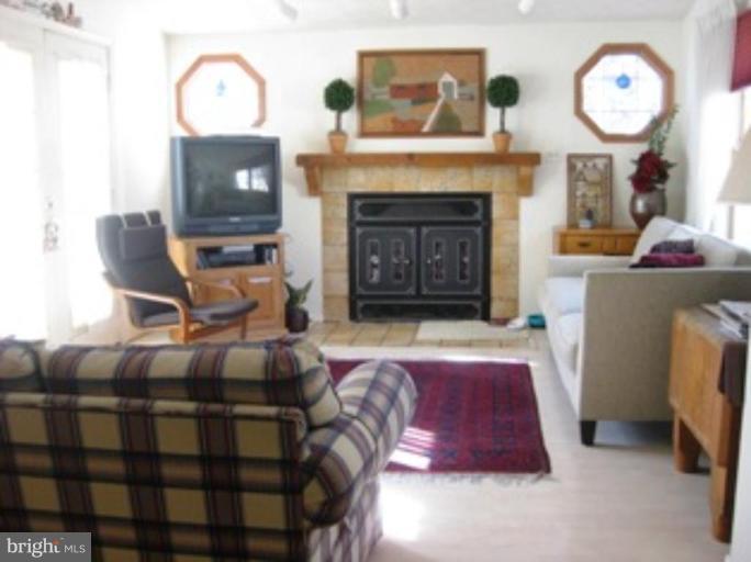 9400 Perglen Road Nottingham, MD 21236 - Photo 6 of 28 Family Room #2
