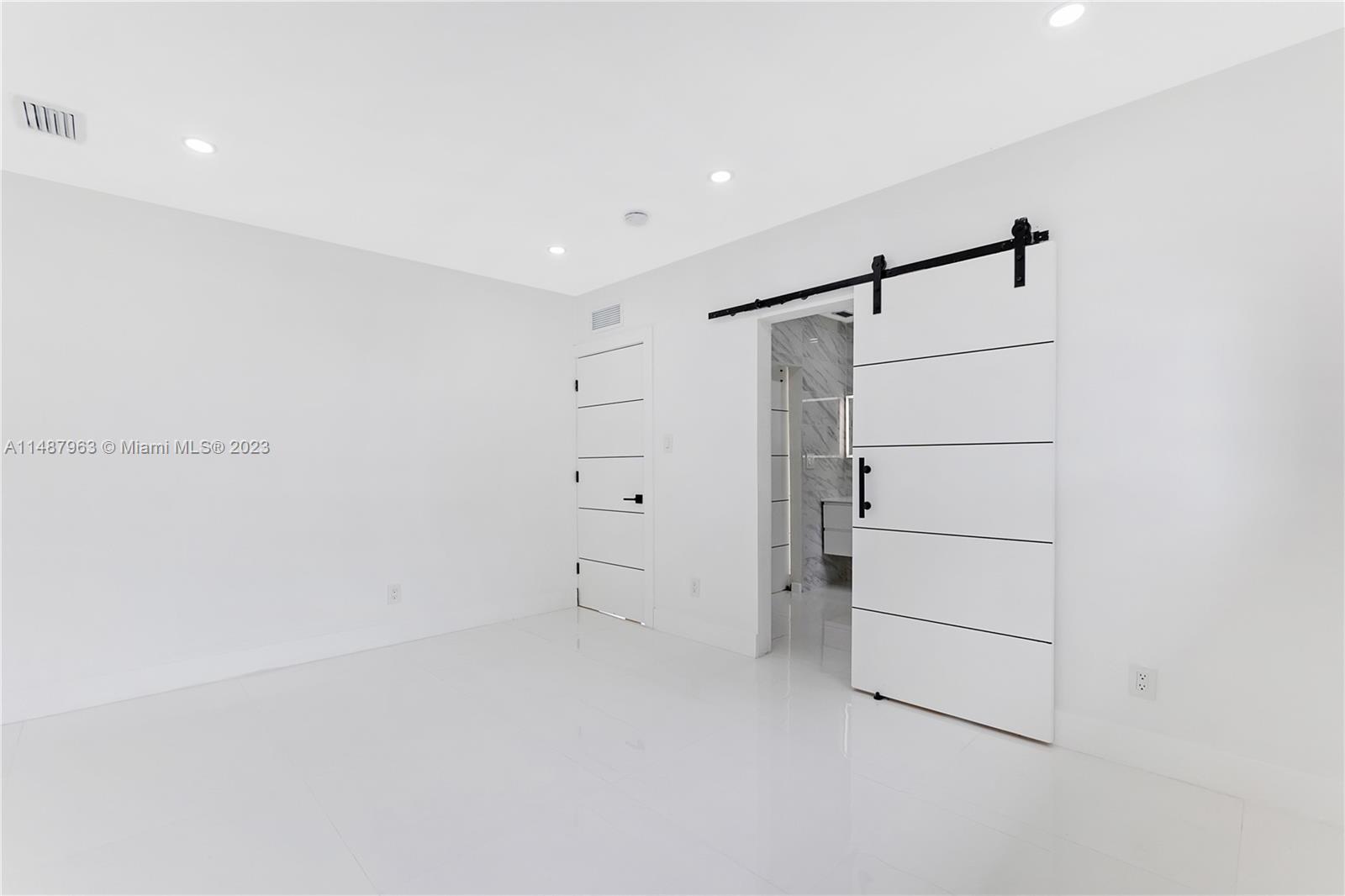 1200 Cleveland Road Miami Beach, FL 33141 - Photo 35 of 41 a view of an empty room