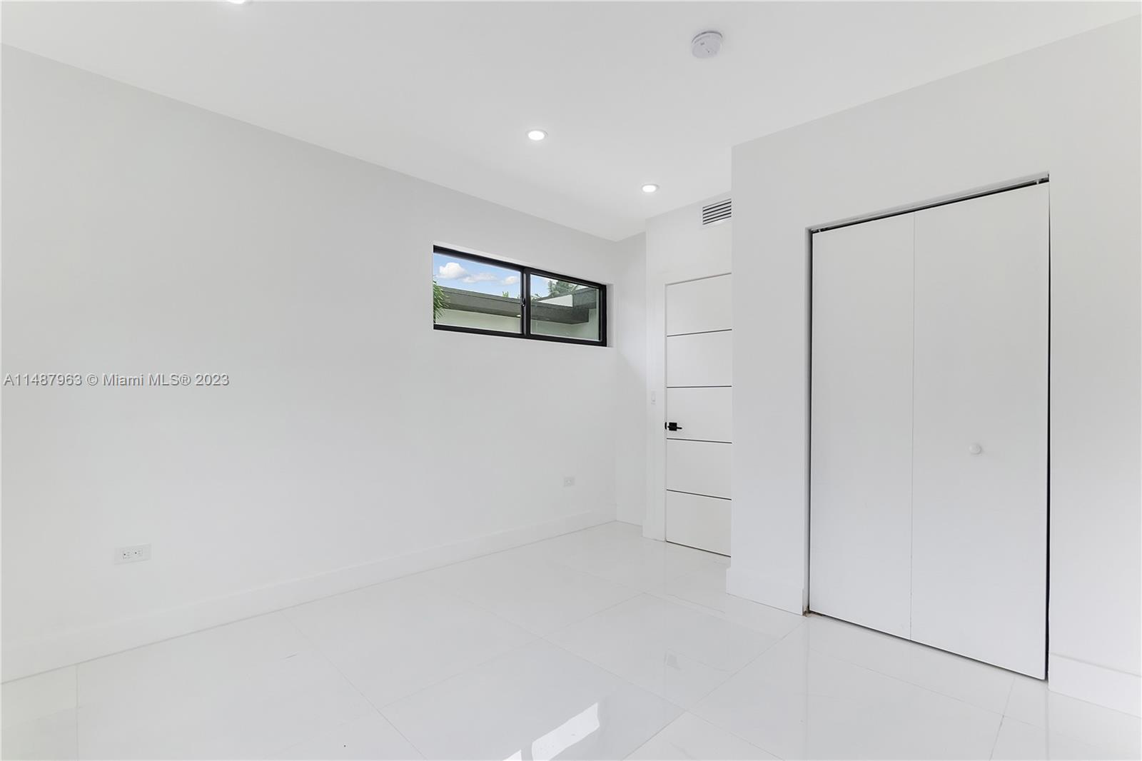 1200 Cleveland Road Miami Beach, FL 33141 - Photo 37 of 41 a view of empty room