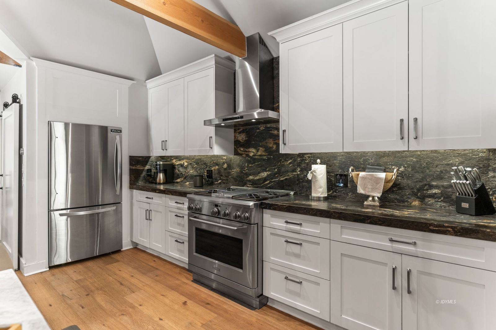 25010 Tahquitz Road Idyllwild, CA 92549 - Photo 13 of 93 Gourmet kitchen