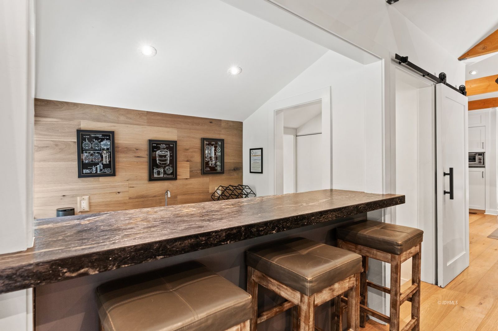 25010 Tahquitz Road Idyllwild, CA 92549 - Photo 20 of 93 Wet bar