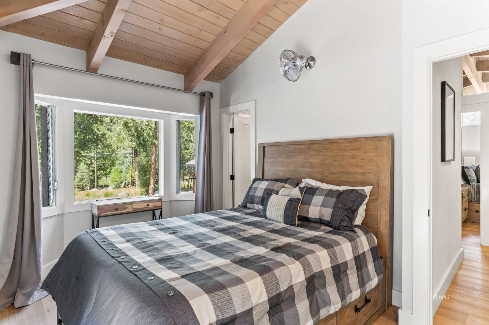 25010 Tahquitz Road Idyllwild, CA 92549 - Photo 28 of 93 Guest room in main house