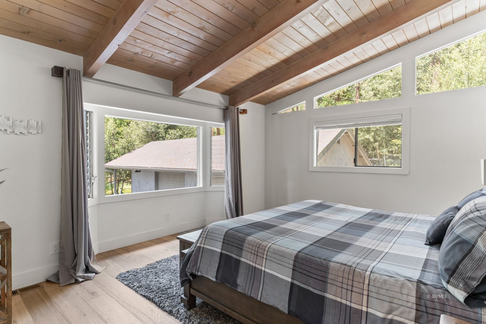 25010 Tahquitz Road Idyllwild, CA 92549 - Photo 31 of 93 Guest room in main house