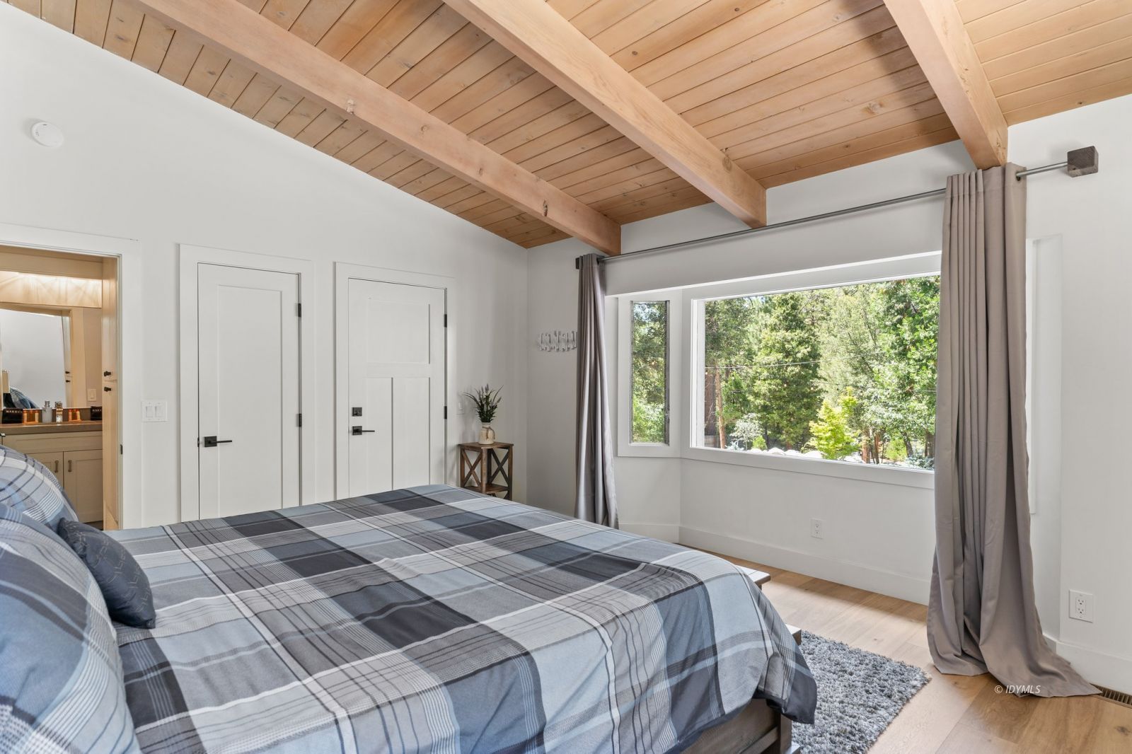 25010 Tahquitz Road Idyllwild, CA 92549 - Photo 32 of 93 Guest room in main house