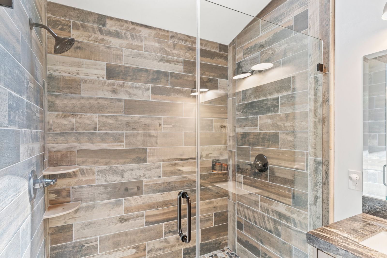 25010 Tahquitz Road Idyllwild, CA 92549 - Photo 36 of 93 Walk-in shower in ensuite bath