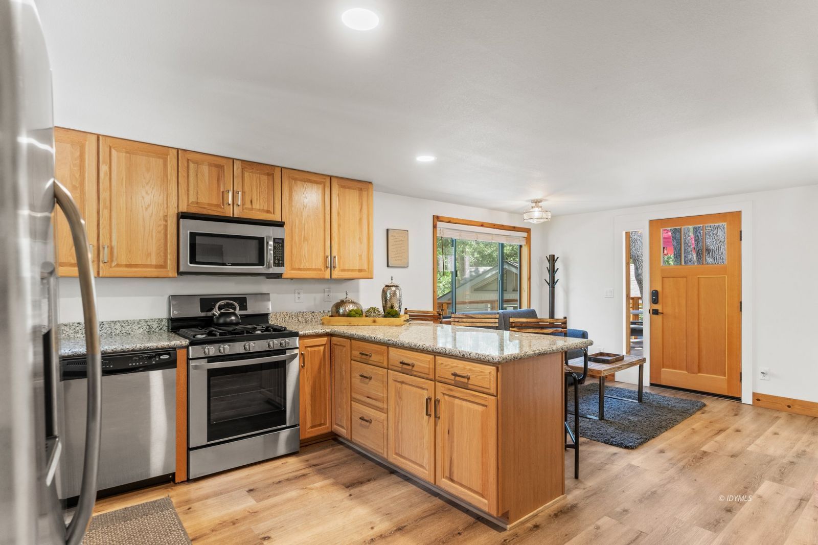 25010 Tahquitz Road Idyllwild, CA 92549 - Photo 70 of 93 Guest house kitchen
