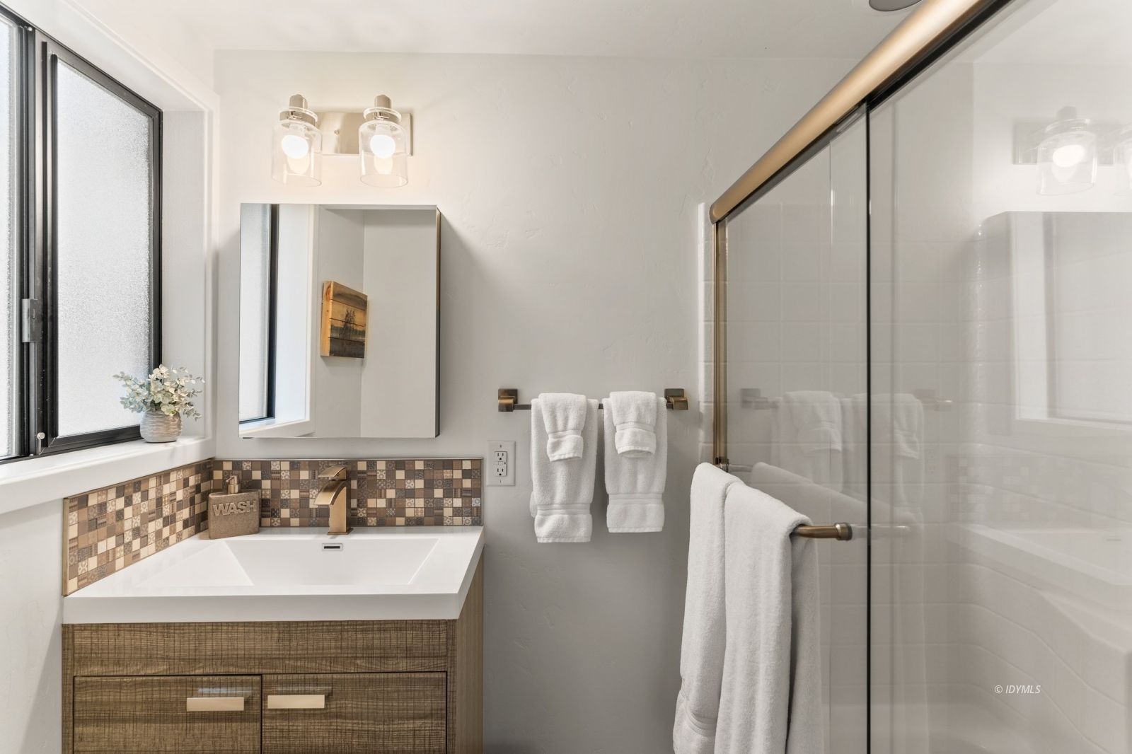 25010 Tahquitz Road Idyllwild, CA 92549 - Photo 74 of 93 Guest house full bathroom