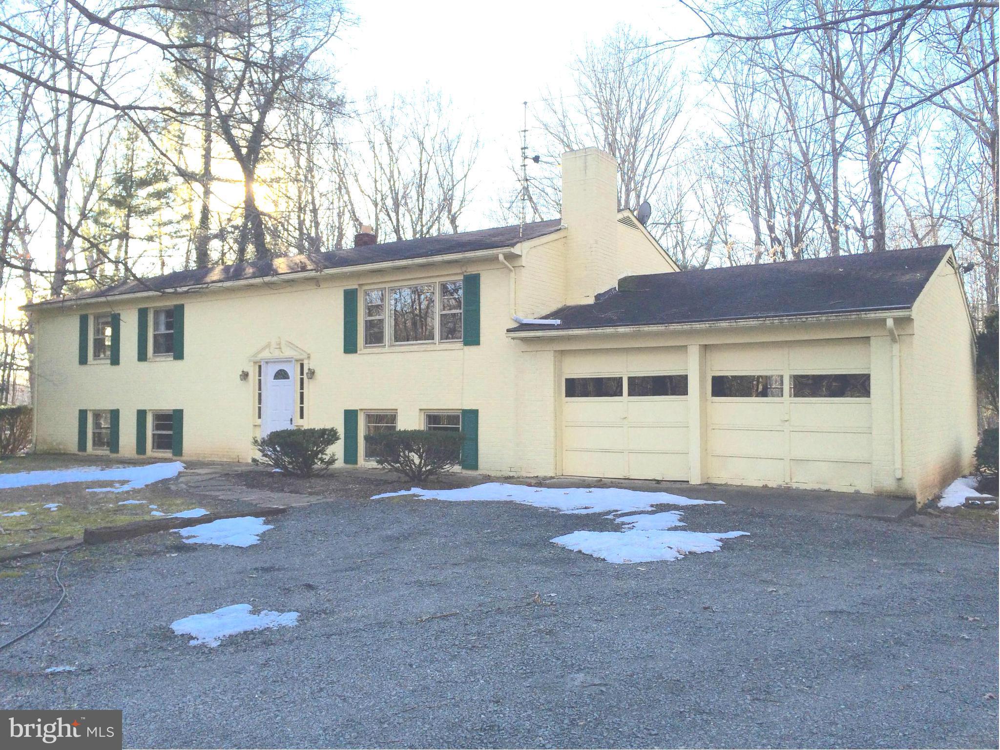 20811 Evergreen Mills Road Leesburg, VA 20175 - Photo 1 of 13 a front view of a house with a garden
