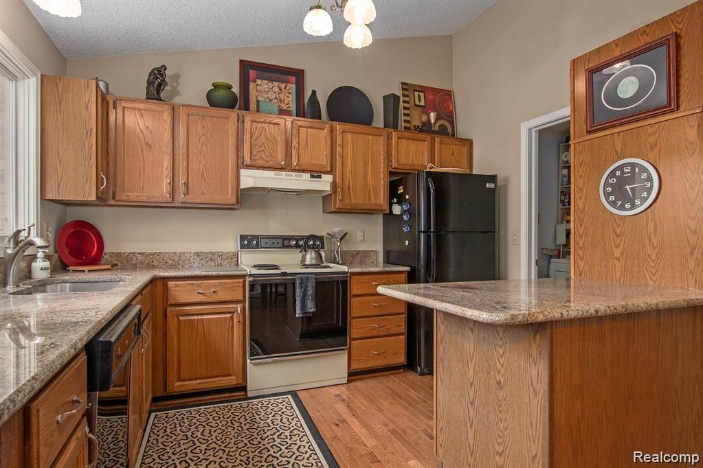 22220 River Ridge Trail Farmington Hills, MI 48335 - Photo 5 of 29