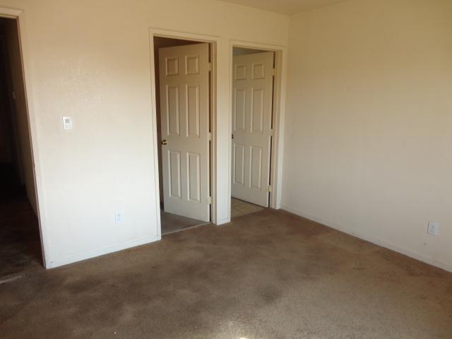274 West Elizabeth Avenue Reedley, CA 93654 - Photo 7 of 23