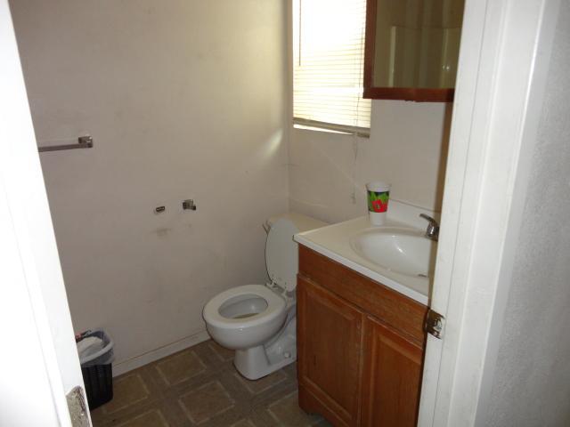 274 West Elizabeth Avenue Reedley, CA 93654 - Photo 9 of 23