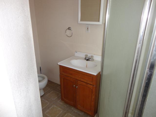 274 West Elizabeth Avenue Reedley, CA 93654 - Photo 10 of 23