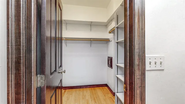 $519,900 | 2055 South Tanager Lane, Suamico, WI 54313