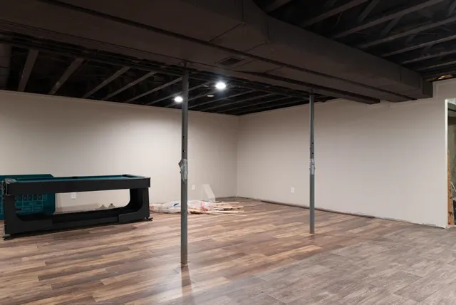 $519,900 | 2055 South Tanager Lane, Suamico, WI 54313