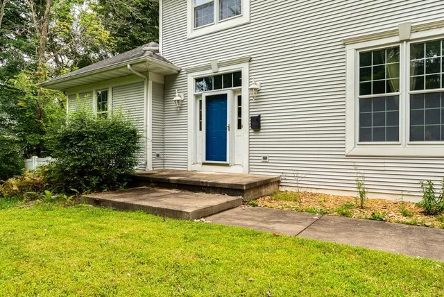 $519,900 | 2055 South Tanager Lane, Suamico, WI 54313