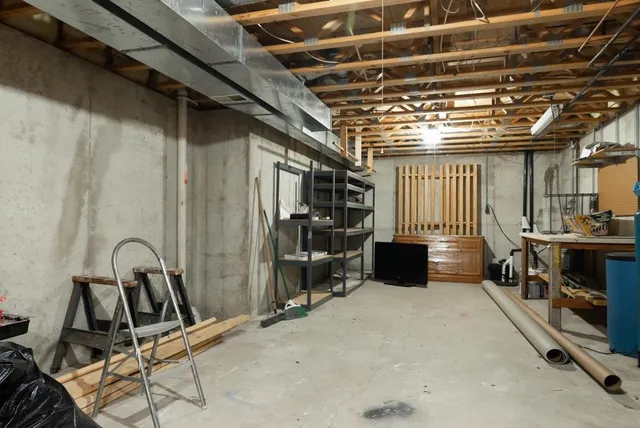 $519,900 | 2055 South Tanager Lane, Suamico, WI 54313