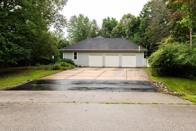 $519,900 | 2055 South Tanager Lane, Suamico, WI 54313