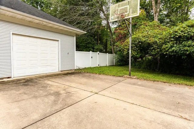 $519,900 | 2055 South Tanager Lane, Suamico, WI 54313