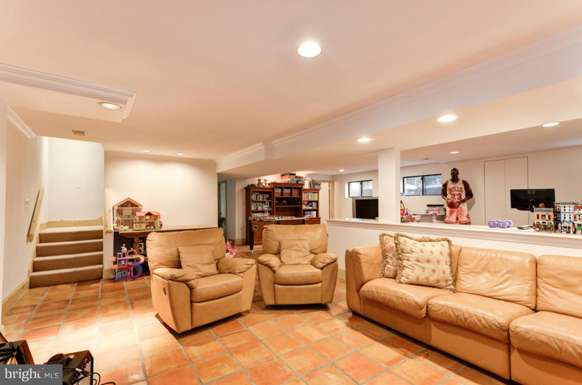 10021 Ormond Road Potomac, MD 20854 - Photo 22 of 26 Interior (General)