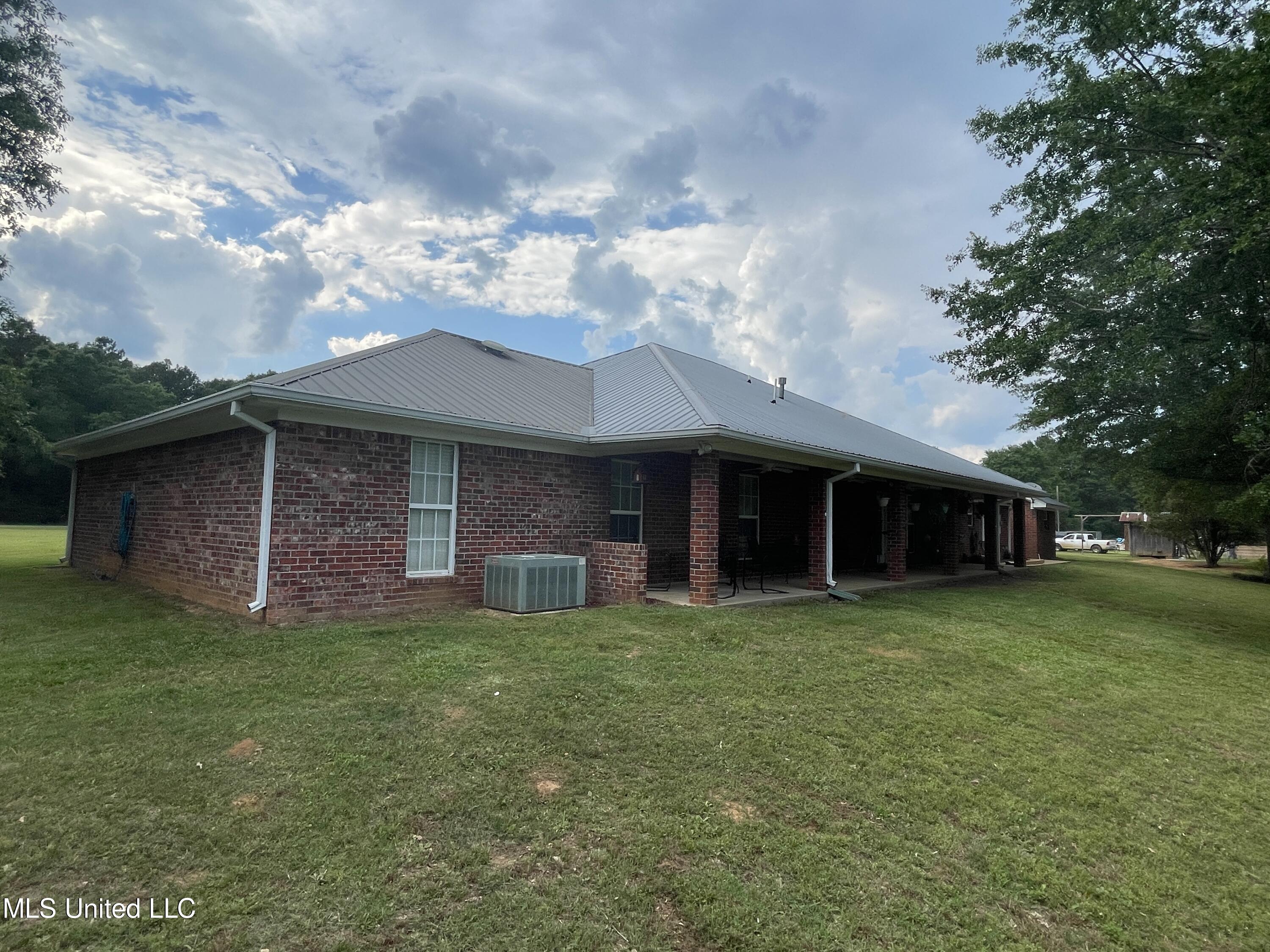 4780 County Line Road Carthage, MS 39051 - Photo 3 of 97 IMG_6080