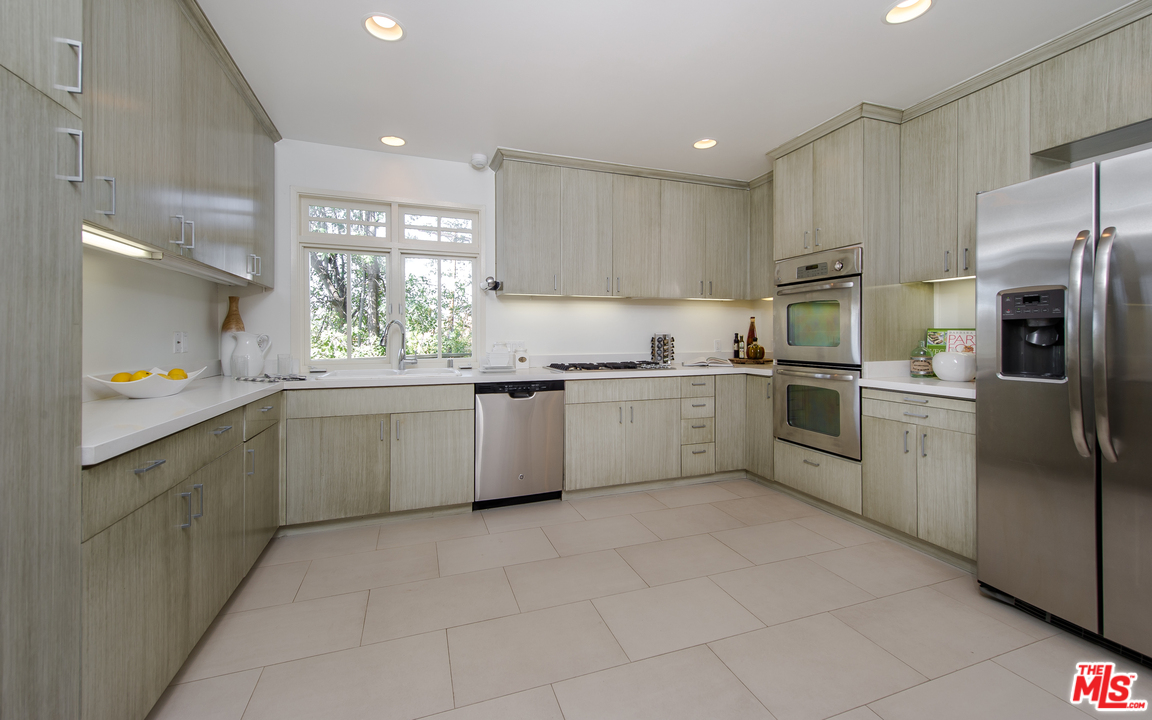 9713 Oak Pass Road Beverly Hills, CA 90210 - Photo 3 of 6 Gallery Image 3