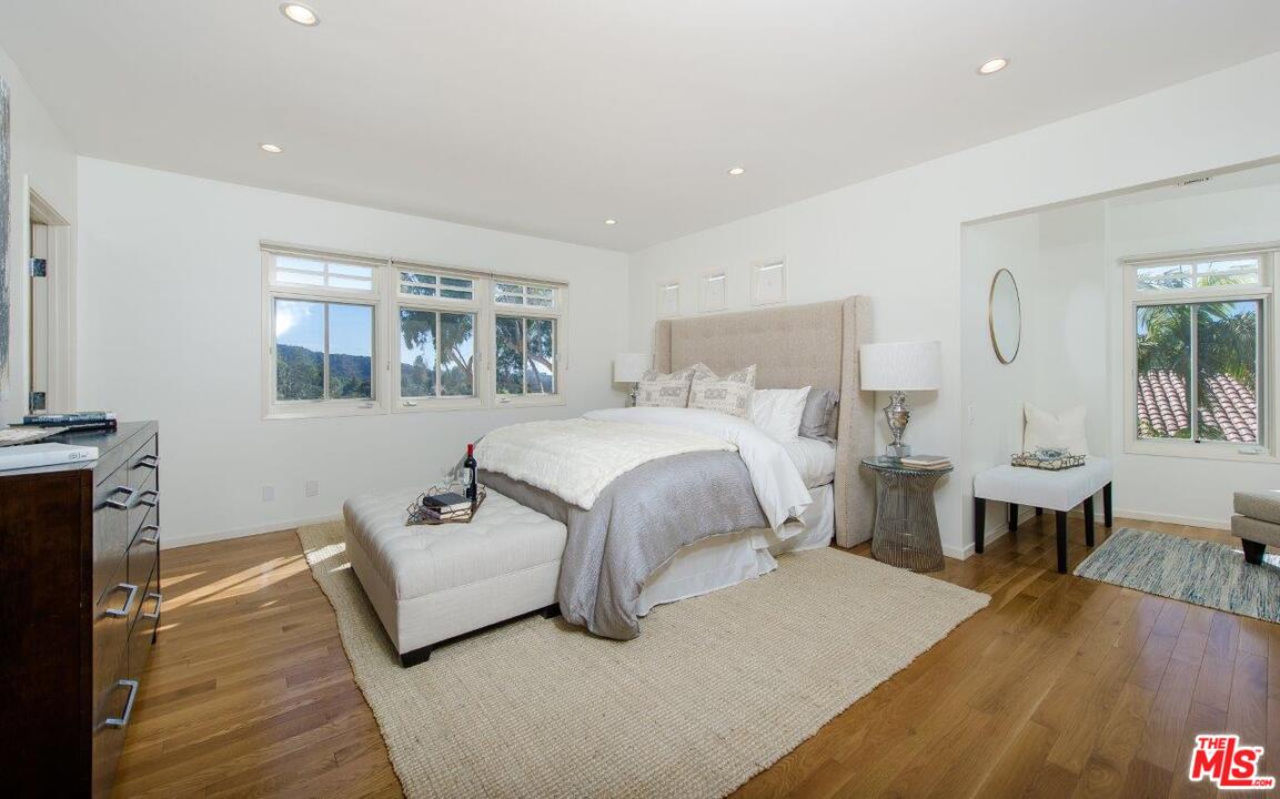 9713 Oak Pass Road Beverly Hills, CA 90210 - Photo 5 of 6 Gallery Image 5