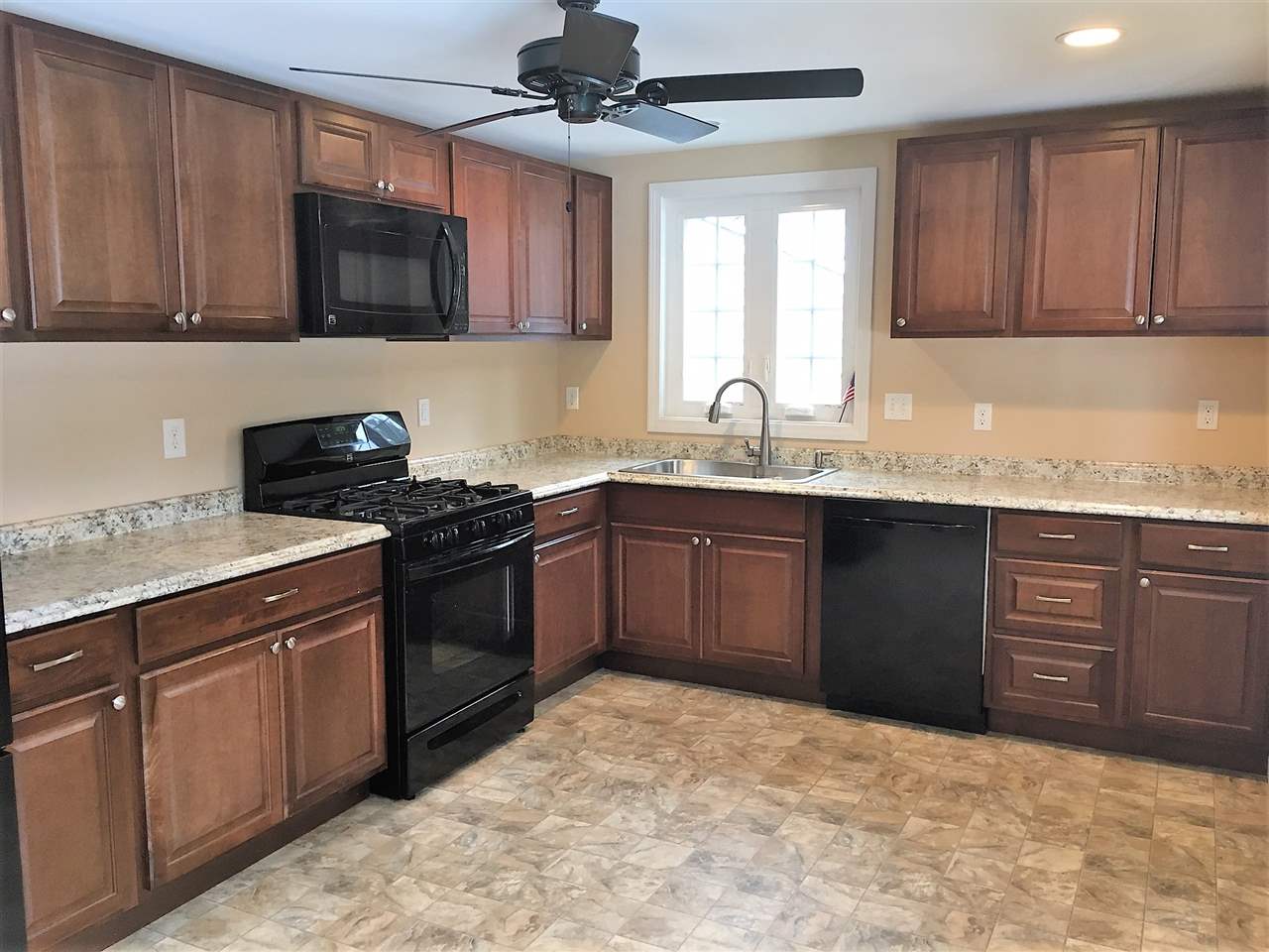 6 Timber Lane Merrimack, NH 03054 - Photo 3 of 26 Gallery Image 3