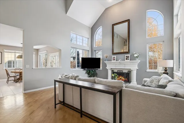 $649,000 | 6255 Murifield Drive, Gurnee, IL 60031