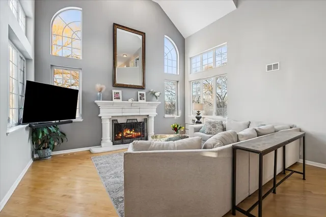 $649,000 | 6255 Murifield Drive, Gurnee, IL 60031