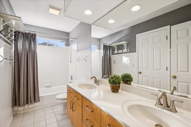 $649,000 | 6255 Murifield Drive, Gurnee, IL 60031