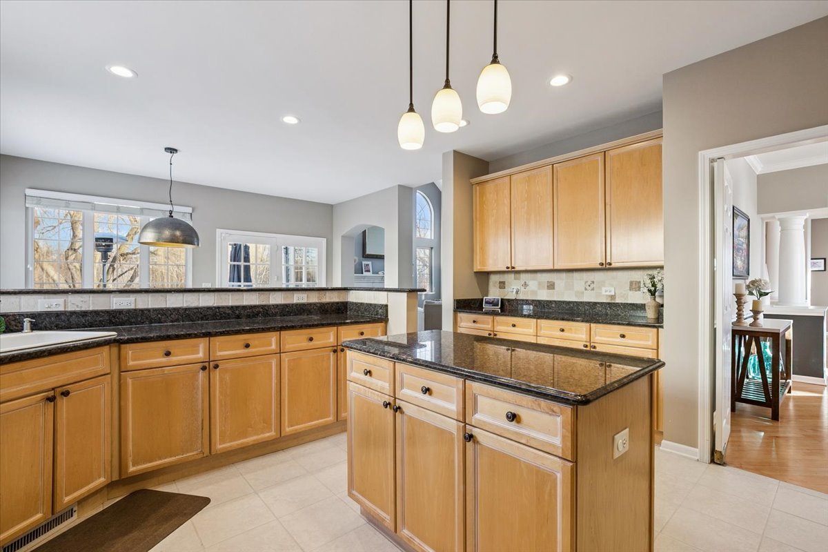 6255 Murifield Drive Gurnee, IL 60031 - Photo 8 of 48