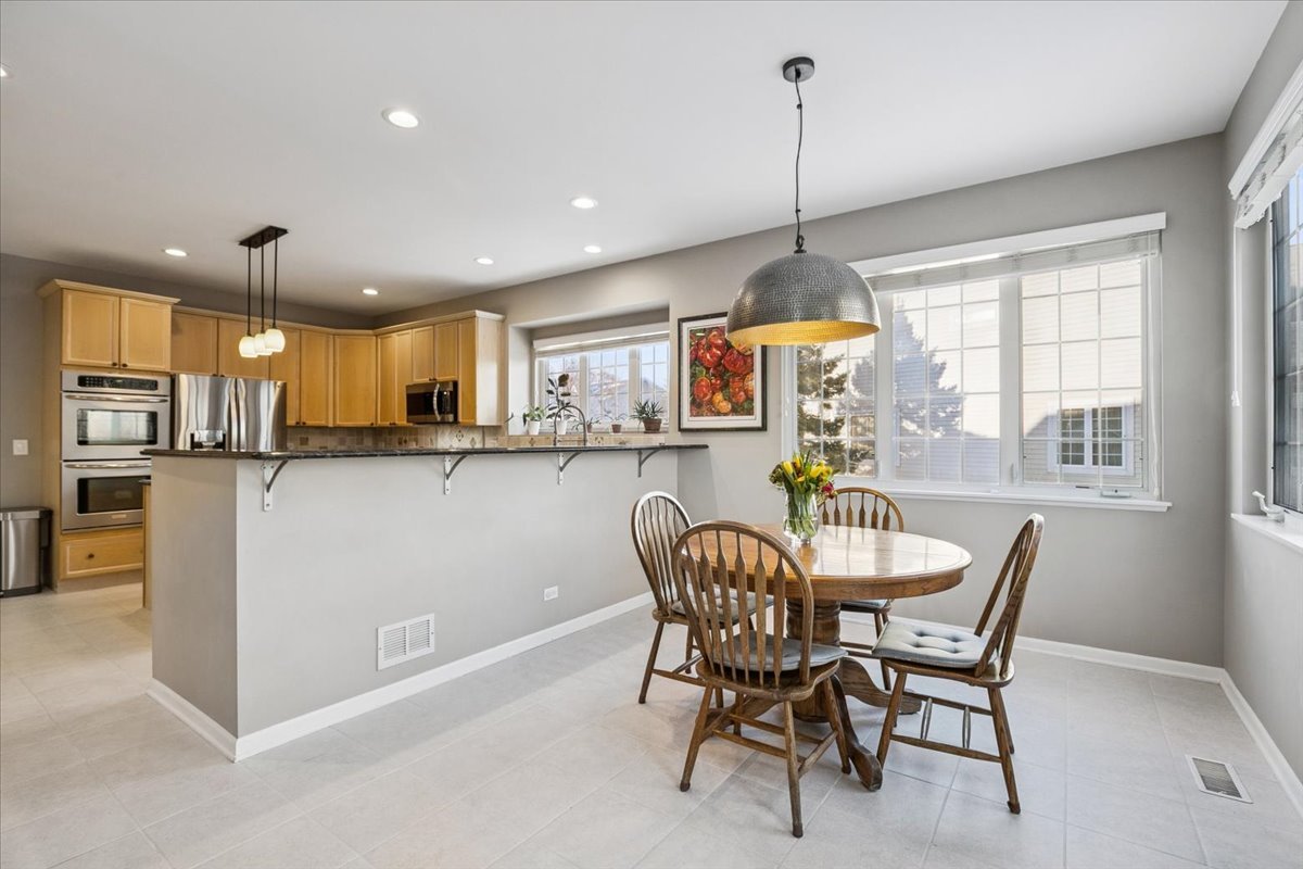 6255 Murifield Drive Gurnee, IL 60031 - Photo 10 of 48