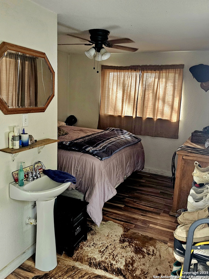 208 Jeff Street Pleasanton, TX 78064 - Photo 15 of 26