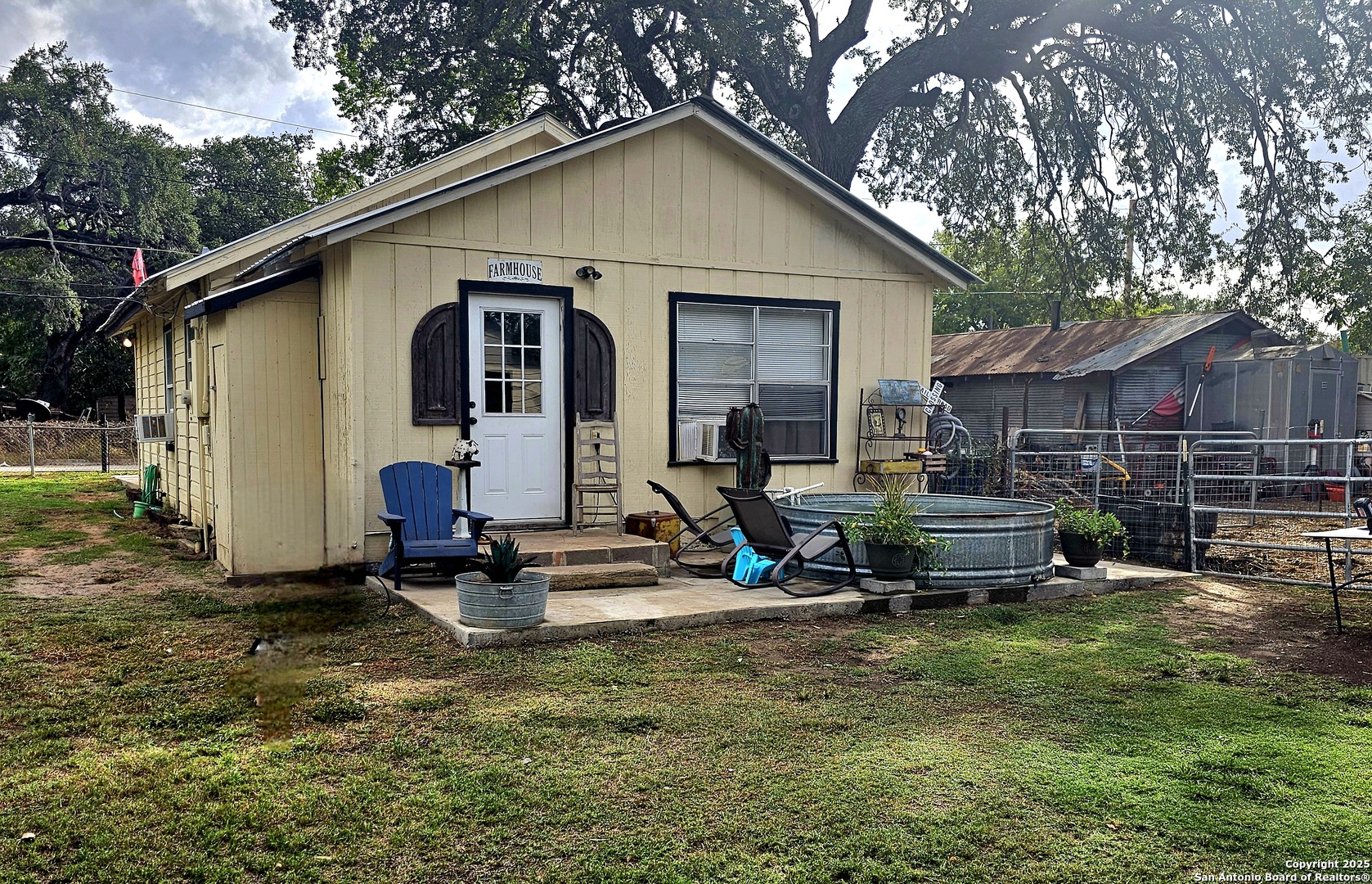 208 Jeff Street Pleasanton, TX 78064 - Photo 2 of 26