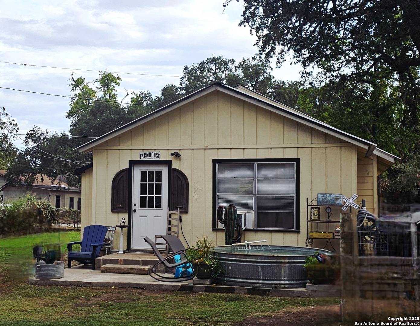 208 Jeff Street Pleasanton, TX 78064 - Photo 3 of 26