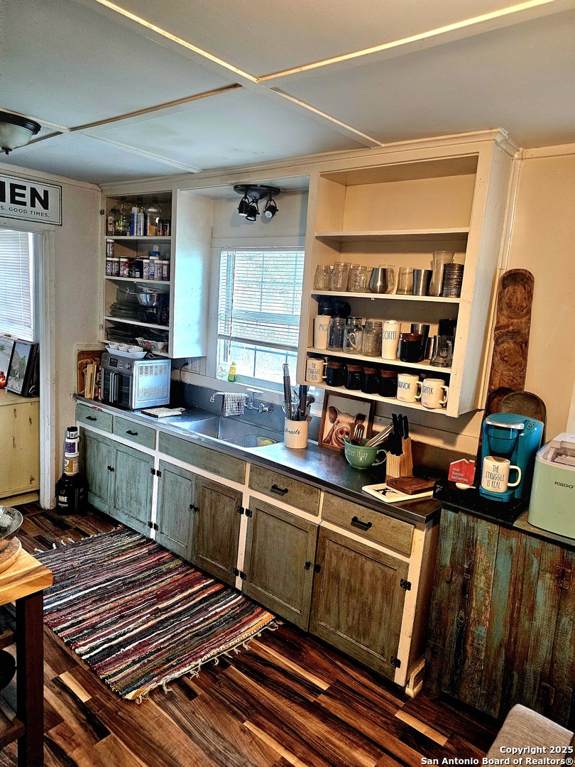 208 Jeff Street Pleasanton, TX 78064 - Photo 6 of 26