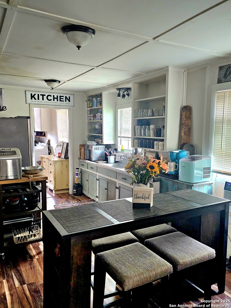 208 Jeff Street Pleasanton, TX 78064 - Photo 7 of 26